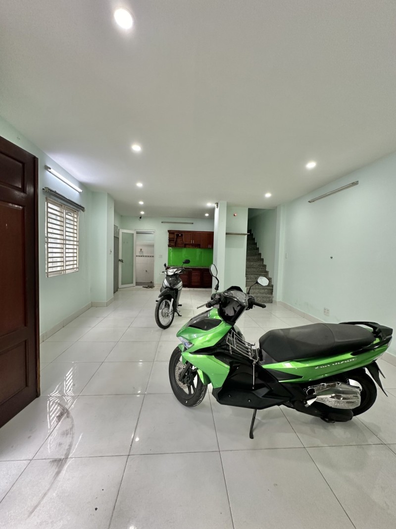 Bán nhà mặt phố Nguyễn Ngọc Lộc, Q.10, Diện Tích Khủng 80m², 7.9 tỷ - Ảnh 2